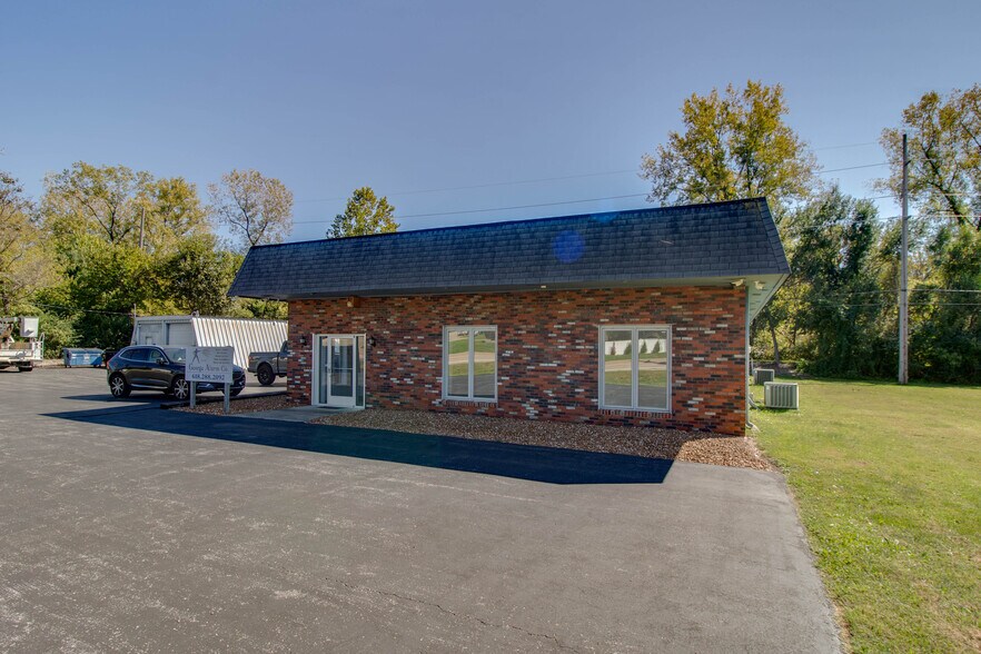 More Photos Of 202 W Main St, Glen Carbon General Retail For Sale