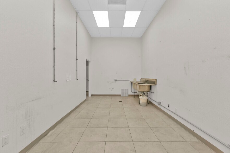 More Photos Of 4694 Tamiami Trl, Port Charlotte Freestanding For Lease