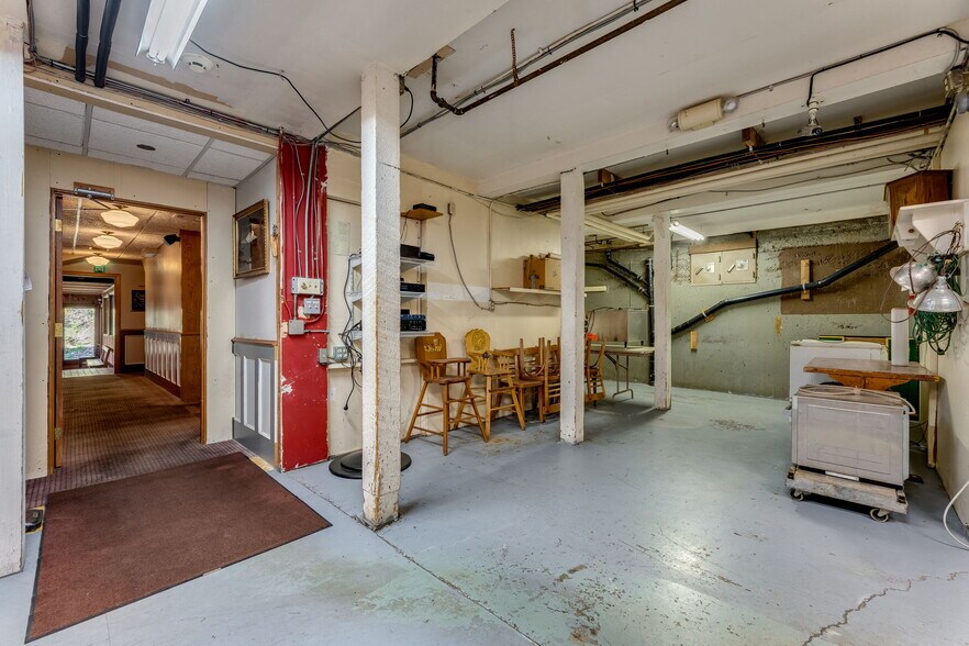 More Photos Of 1325 E Columbia River Hwy, Troutdale Restaurant For Sale