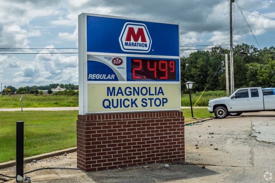 More Photos Of 3001 Highway 51, Nesbit Service Station For Lease