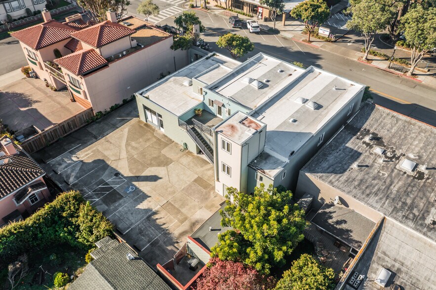 More Photos Of 637 Main St, Half Moon Bay Office For Sale