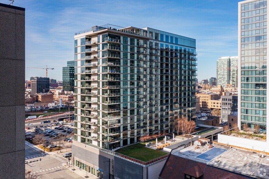 More Photos Of 123 N Desplaines St, Chicago Apartments For Lease