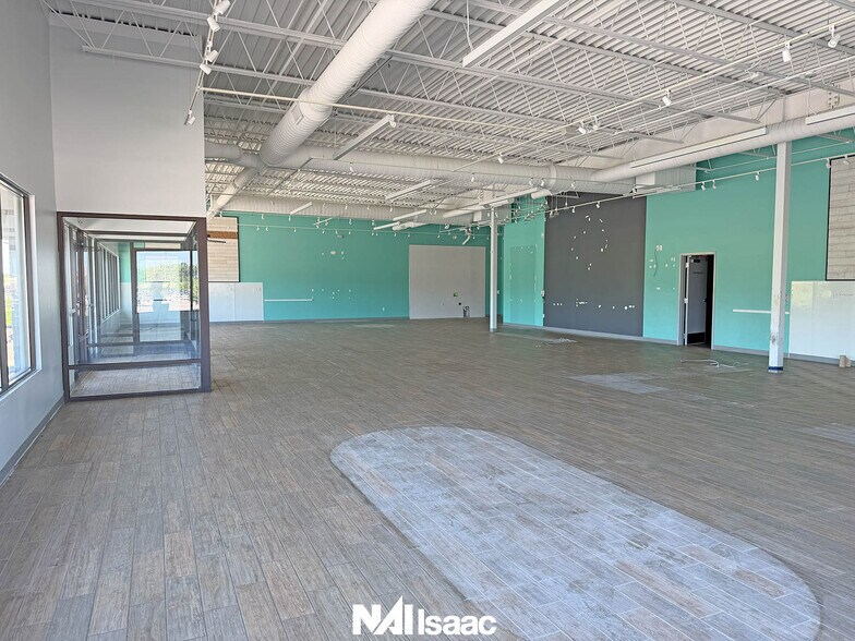 More Photos Of 1698 Highway 192 W, London Freestanding For Lease
