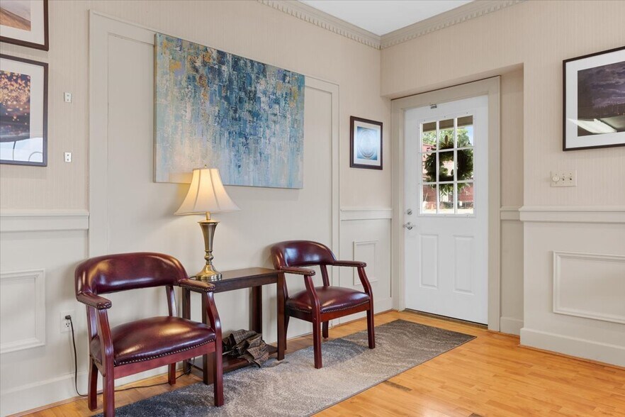 More Photos Of 121 NW Russell Rd, Abingdon Office For Sale