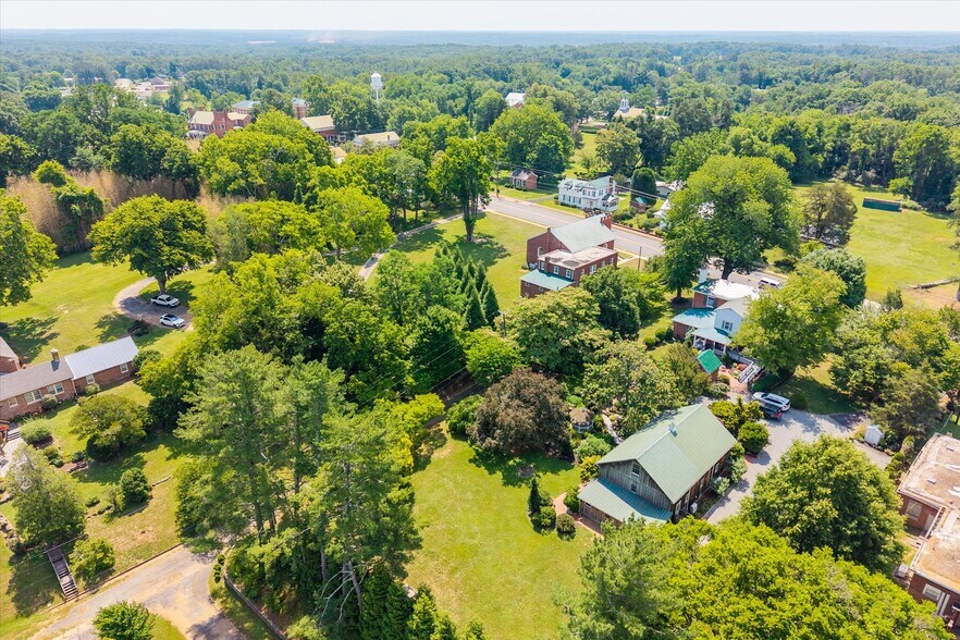 More Photos Of 252 David Bruce Ave, Charlotte Court House Hospitality For Sale
