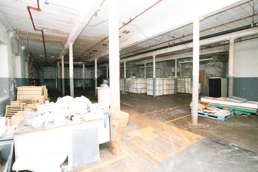 More Photos Of 1 Lewiston St, Fall River Warehouse For Lease