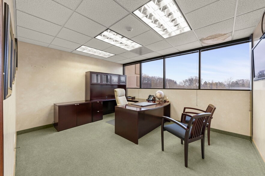 More Photos Of 10S660 Kingery Hwy, Willowbrook Office For Sale