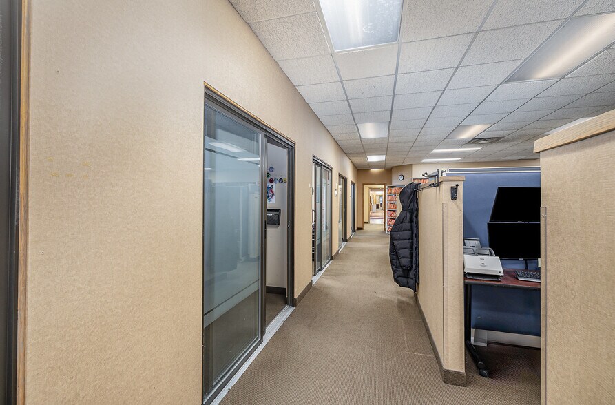 More Photos Of 1781 W County Road B, Saint Paul Office For Sale