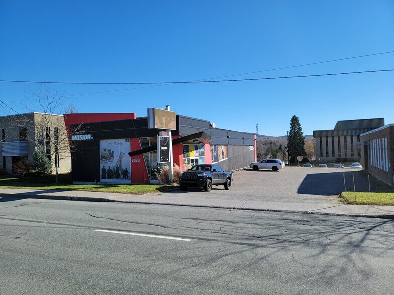More Photos Of 3030 St King O, Sherbrooke General Retail For Sale