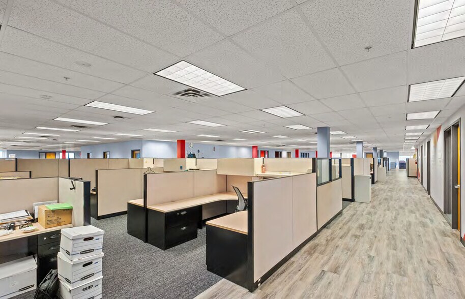 More Photos Of 5350 Creekbank Rd, Mississauga Office For Sale