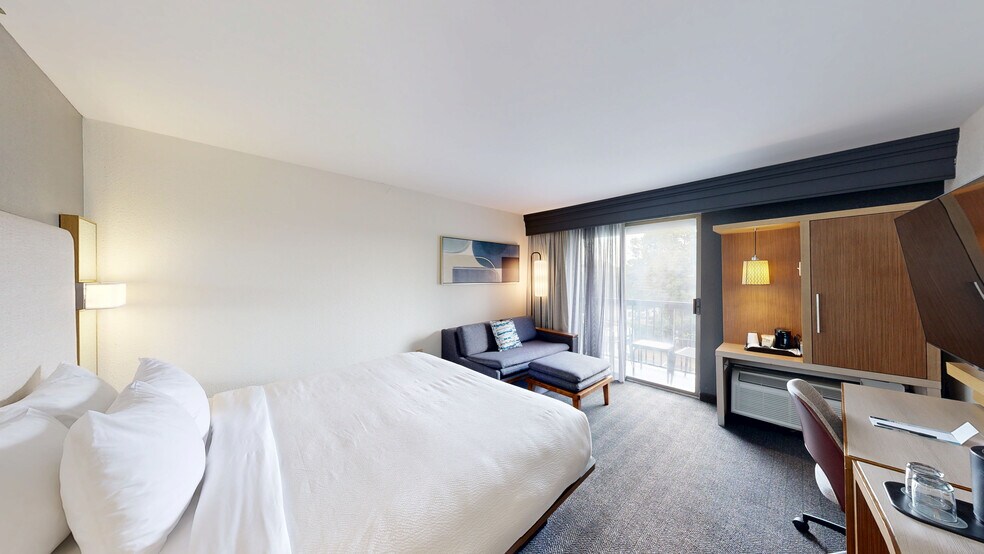 More Photos Of 3076 Kirby Pky, Memphis Hotel For Sale