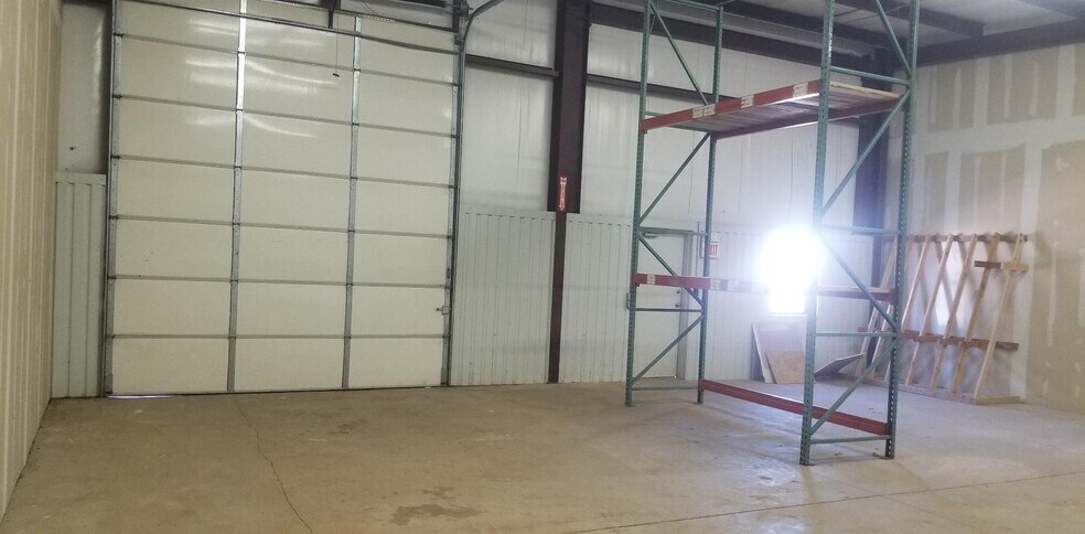 More Photos Of 3531-3547 MacDonnell Ave, Norman Warehouse For Lease