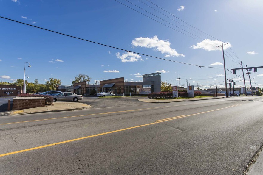 More Photos Of 900 Spring St, Jeffersonville Medical For Lease