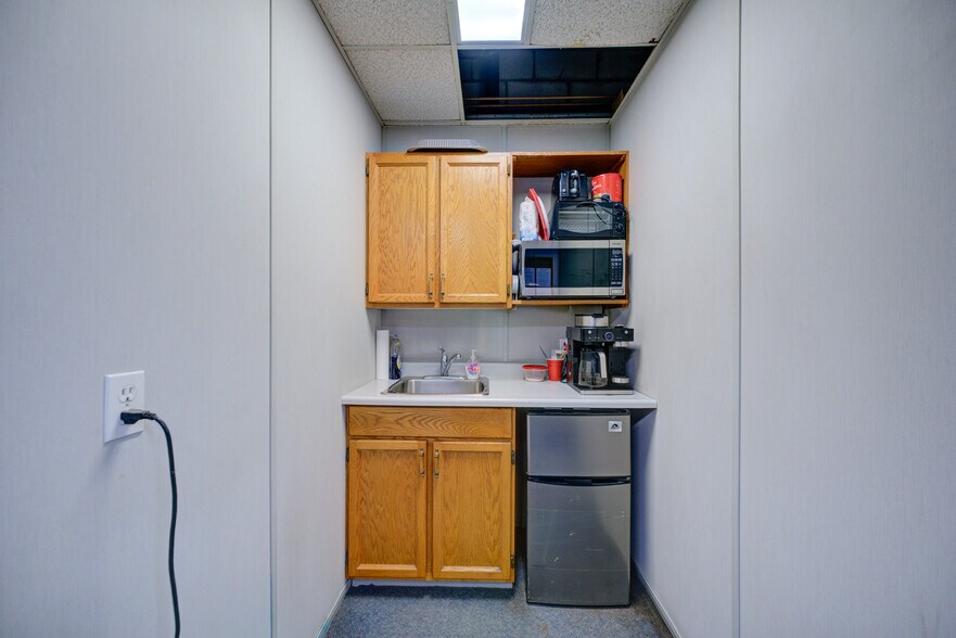 More Photos Of 114 Easton Rd, Brantford Industrial For Sale