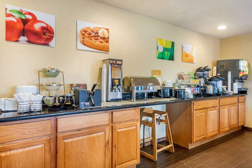 More Photos Of 670 Eagleridge Blvd, Pueblo Hotel For Sale
