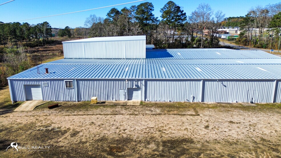 More Photos Of 210 E Lukken Industrial Dr, Lagrange Warehouse For Lease