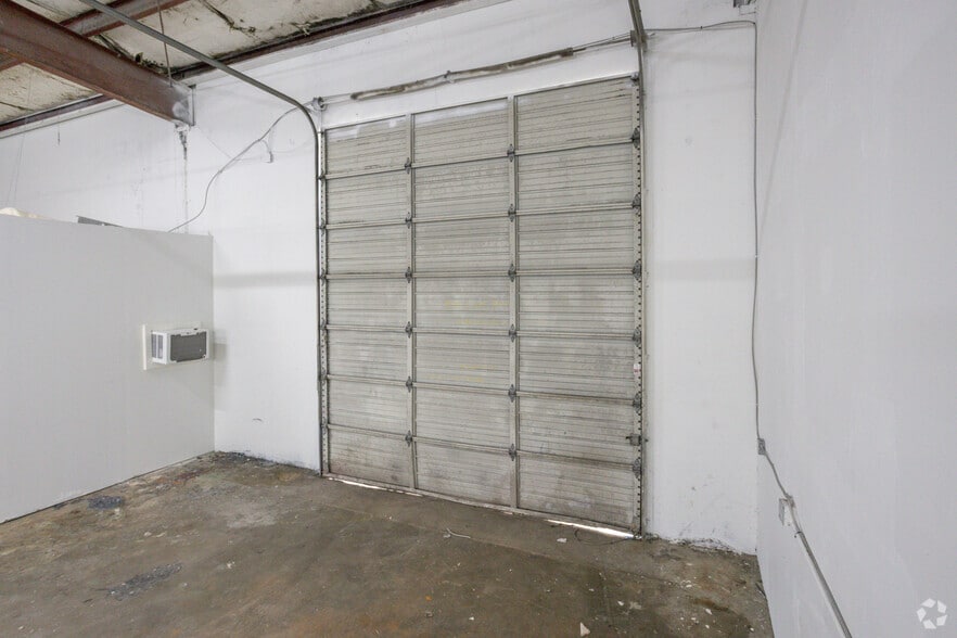 More Photos Of 13401-13417 Fondren Rd, Houston Unknown For Lease