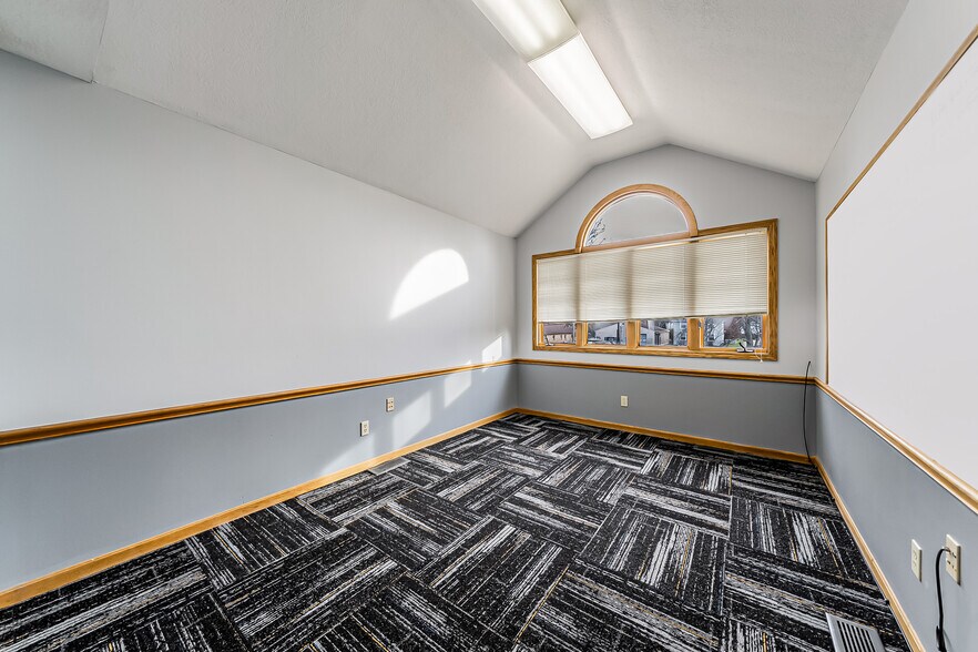 More Photos Of 4259 Lake Rd, Lorain Office For Sale