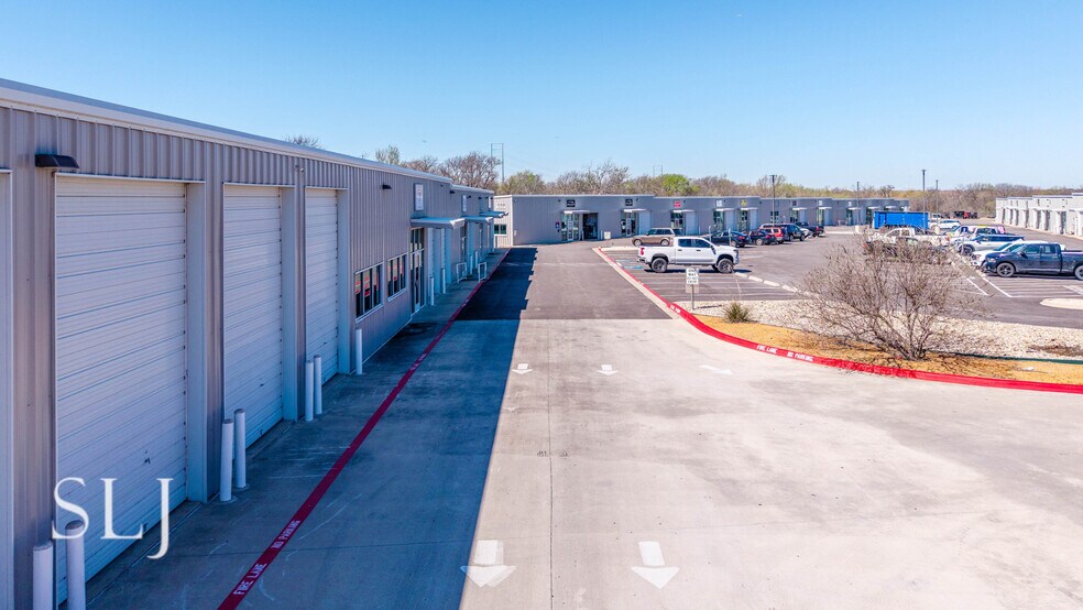 More Photos Of 1518 Navo Rd, Aubrey Showroom For Sale