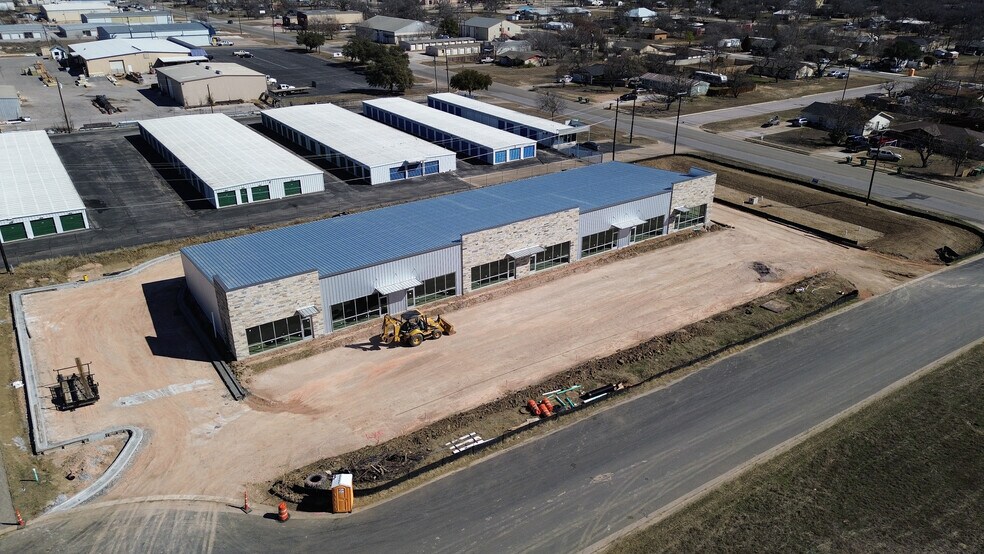 More Photos Of 2205 Warehouse Cir, Marble Falls Flex For Lease