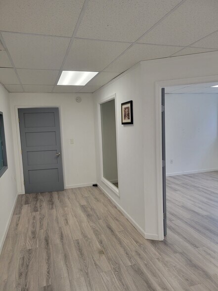 More Photos Of 15302 Baisley Blvd, Jamaica Loft Creative Space For Lease