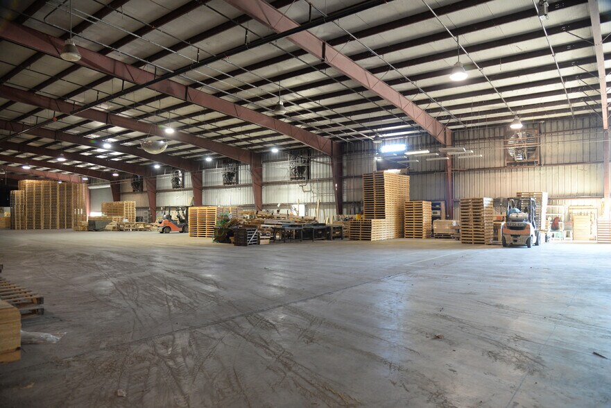 More Photos Of 1735 N Washington St, Vicksburg Manufacturing For Lease