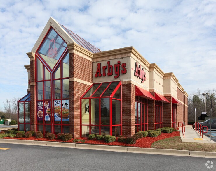 Primary Photo Of 3595 Peachtree Pky, Suwanee Fast Food For Lease