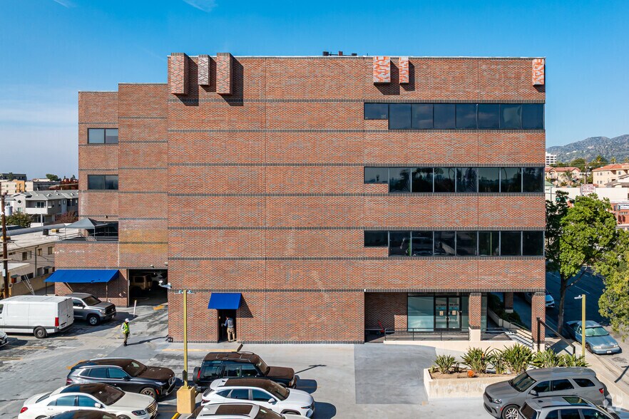 More Photos Of 601 S Glenoaks Blvd, Burbank Office For Lease