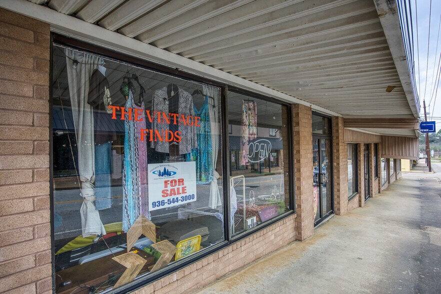 More Photos Of 307 E Goliad Ave, Crockett Storefront For Sale