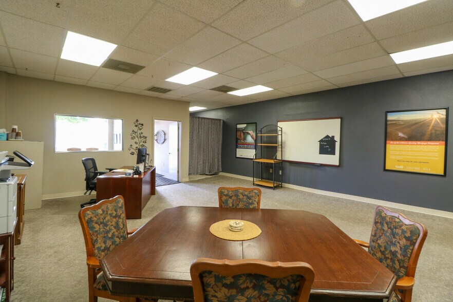 More Photos Of 320 Central Ave, Coos Bay Office For Sale
