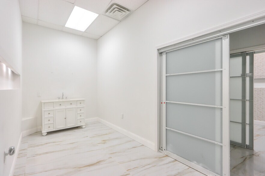 More Photos Of 5725 State Bridge Rd, Johns Creek Freestanding For Lease