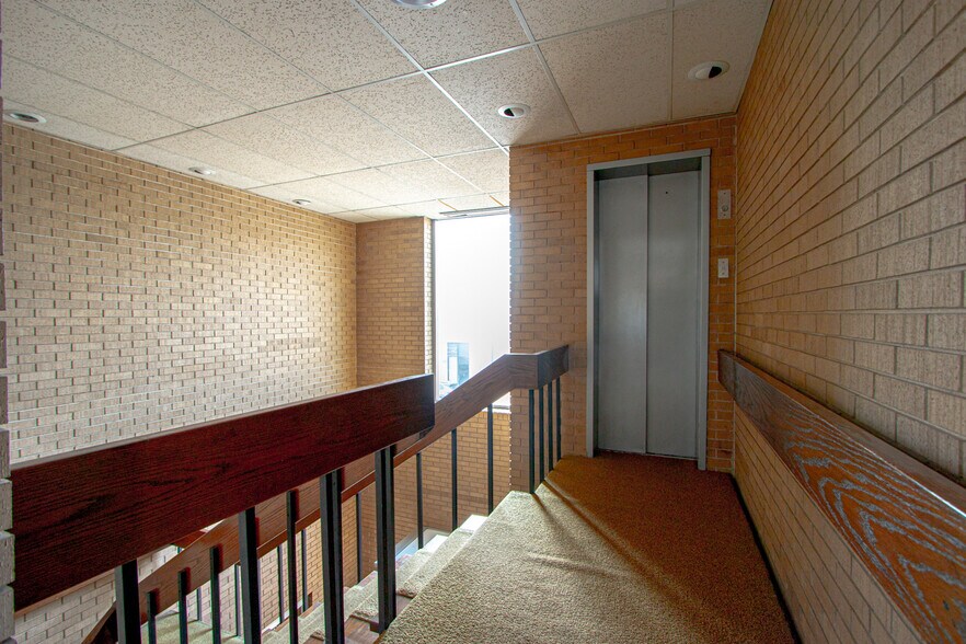 More Photos Of 3533 S Archer Ave, Chicago Office For Lease