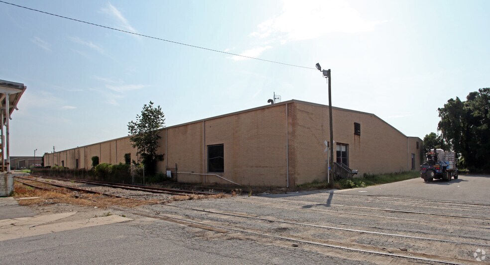 More Photos Of 825 Garland St, Columbia Distribution For Sale