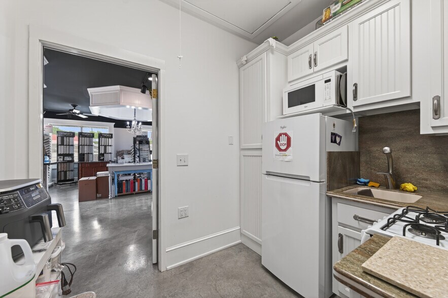More Photos Of 5911 Joe Frank Harris Pky NW, Adairsville Flex For Sale