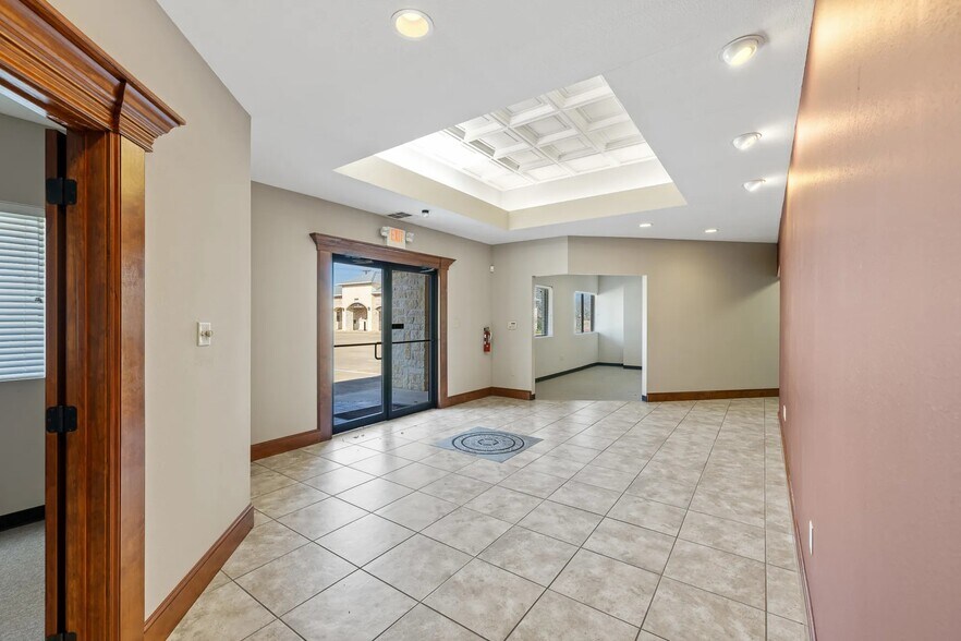More Photos Of 2425 Earl Rudder Fwy S, College Station Office For Lease
