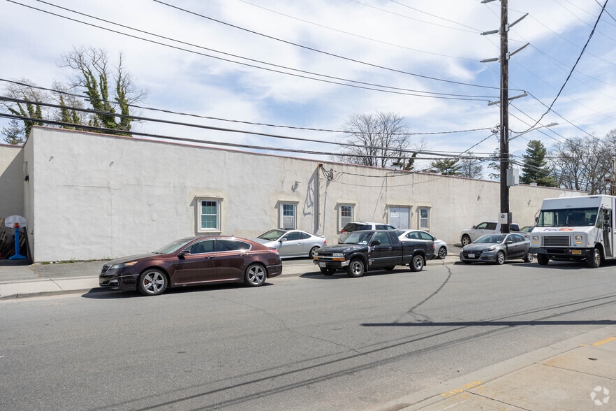 More Photos Of 59 Hempstead Gardens Dr, West Hempstead Warehouse For Lease