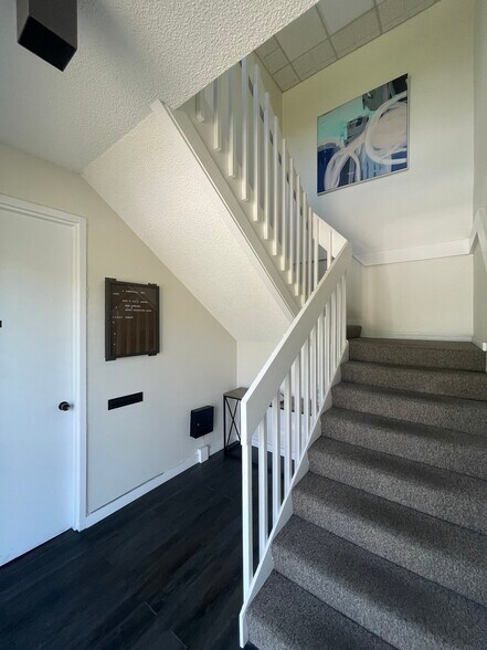 More Photos Of 4 Commercial Blvd, Novato Manufacturing For Lease