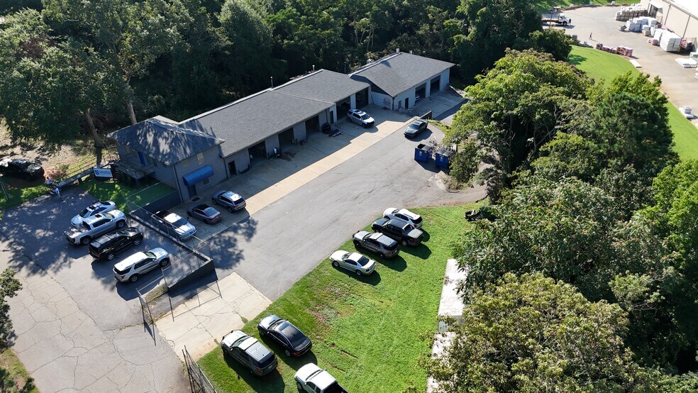 Primary Photo Of 401-403 Frampton St, Anderson Auto Repair For Sale