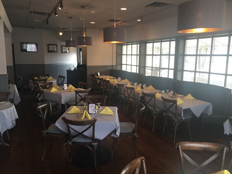 More Photos Of 203-223 E Putnam Ave, Cos Cob Restaurant For Lease