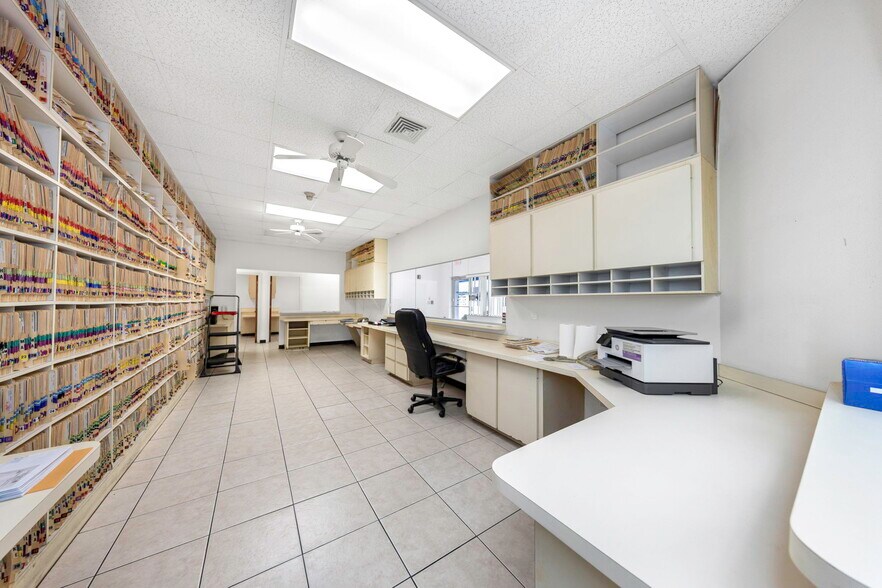 More Photos Of 655 N Indiana Ave, Englewood Medical For Sale