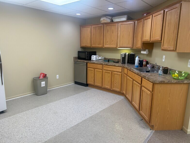 More Photos Of 15045 Dixie Hwy, Holly Coworking Space