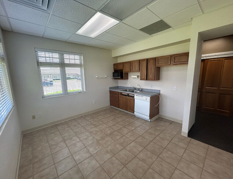 More Photos Of 440 Beecher Rd, Columbus Medical For Sale