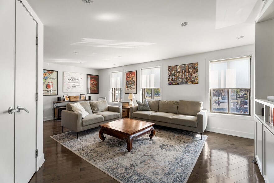 More Photos Of 3009 St Notre-Dame O, Montréal Restaurant For Sale