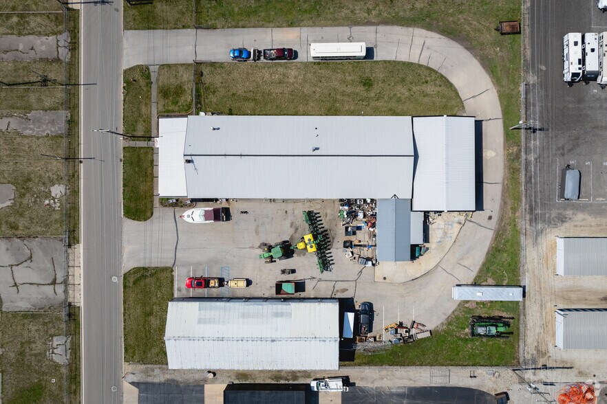 More Photos Of 223 E Patterson St, Tecumseh Warehouse For Sale