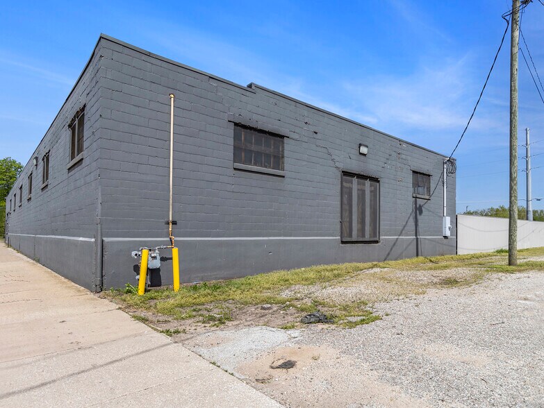 More Photos Of 200 E Broadway St, Three Rivers Manufacturing For Lease