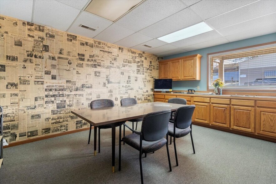 More Photos Of 302 E Washington Ave, Ava General Retail For Sale