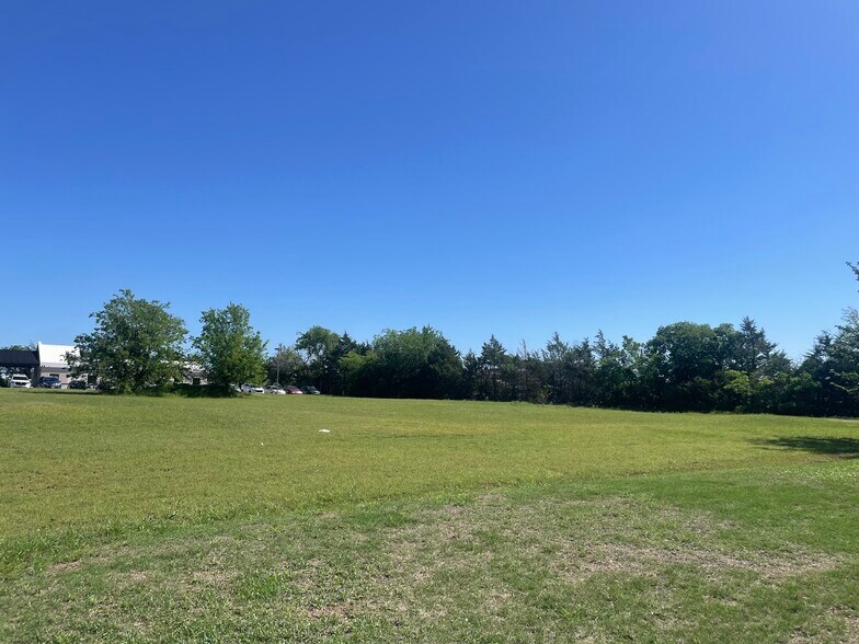 More Photos Of 1202 Brookview Dr, Ardmore Storefront Retail Office For Sale