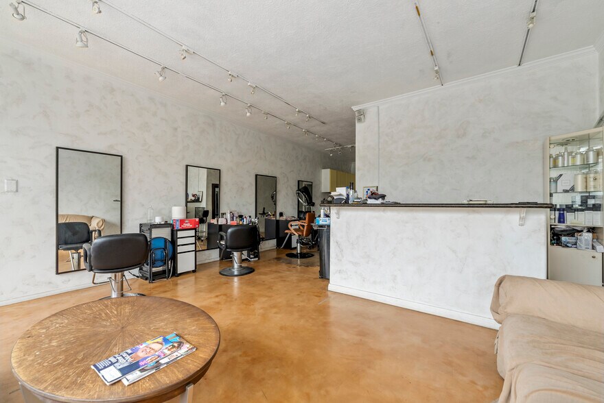 More Photos Of 1213-1223 S Pacific Coast Hwy, Redondo Beach Storefront For Sale