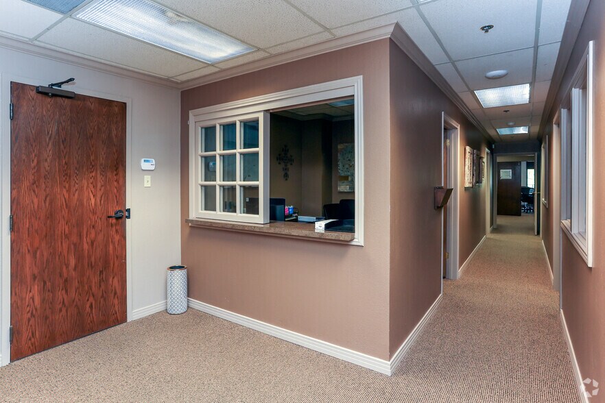 More Photos Of 3301 Golden Rd, Tyler Office For Lease