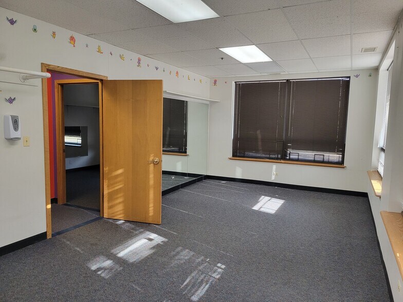 More Photos Of 3105 N Wilke Rd, Arlington Heights Medical For Lease